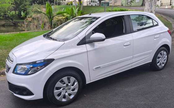 CHEVROLET ONIX 1.4 MPFI LT 8V FLEX 4P MANUAL CHEVROLET ONIX 1.4 MPFI LT 8V FLEX 4P MANUAL